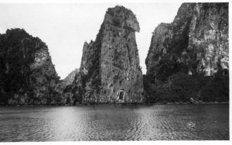 La baie d'Along en 1938 - Le Sphinx